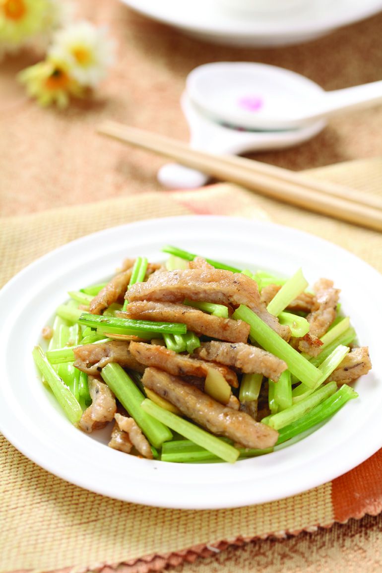 芹菜炒鱼松的做法
