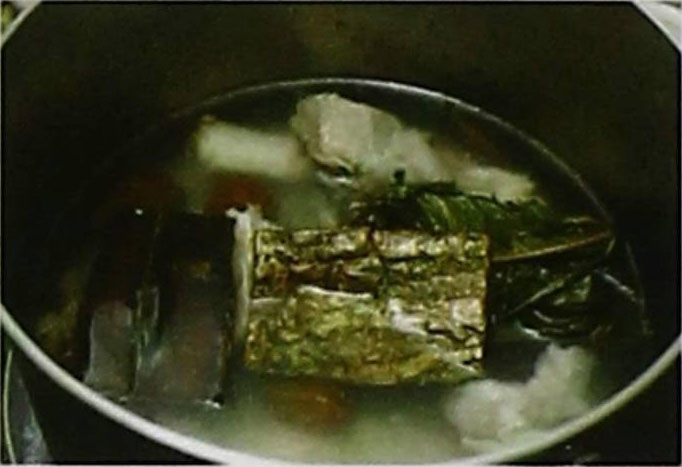 杜仲煲脊骨汤的做法
