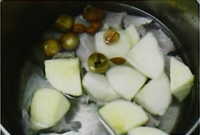 苹果雪梨瘦肉汤的做法
