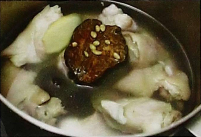 熟地首乌猪蹄汤的做法