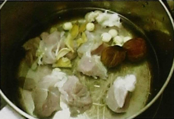 莲子百合瘦肉汤的做法