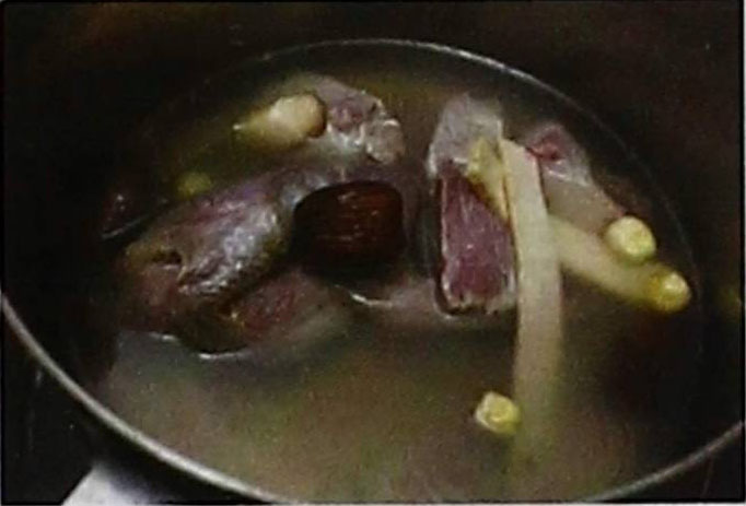 莲子淮山鹌鹑汤的做法
