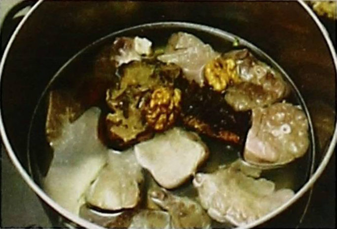 核桃灵芝猪肺汤的做法