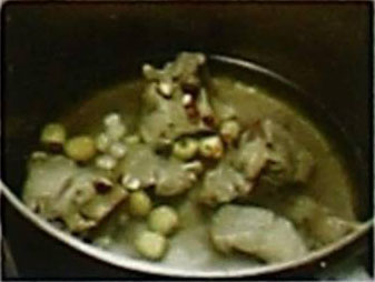 莲子芡实瘦肉汤的做法