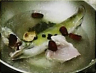 黑豆塘虱鱼汤的做法