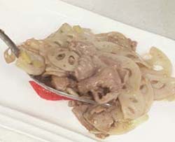 藕片炒牛肉的做法