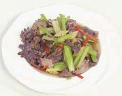 芹菜炒鸡杂的做法
