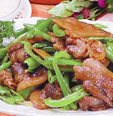 五花肉炒青椒的做法