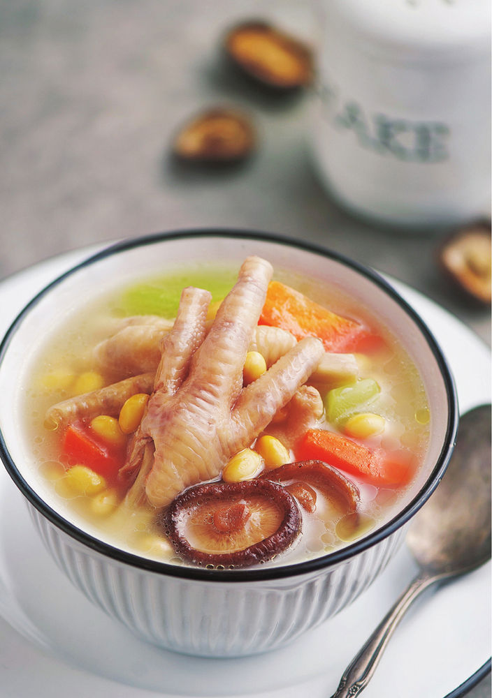 汤汤水水好养人：黄豆鸡脚汤