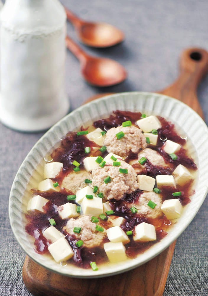 汤汤水水好养人：紫菜豆腐肉饼汤