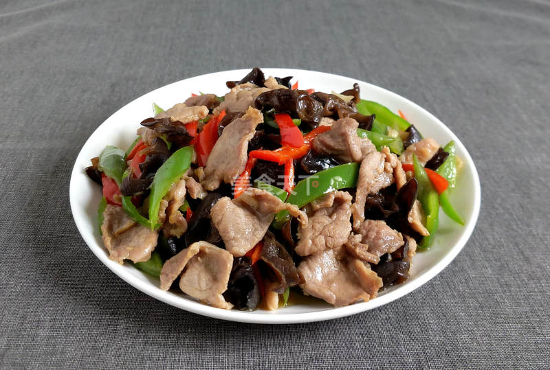 双椒木耳炒肉片