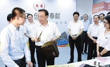 往前站，让总理成为自己的消费者
