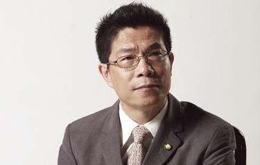 圈子里挣钱，段子里生活