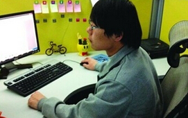 扛住命运“敲打”的保安