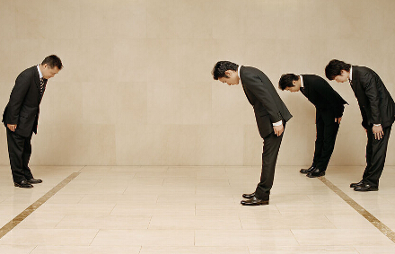 那个永远道歉的人