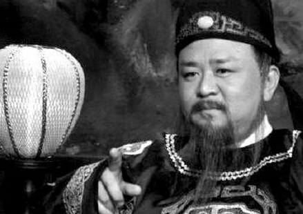 趴下，是为了更好地站起